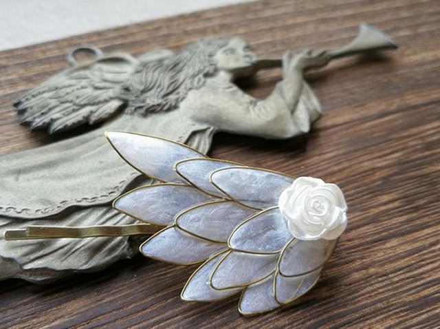 天使の羽のヘアピン